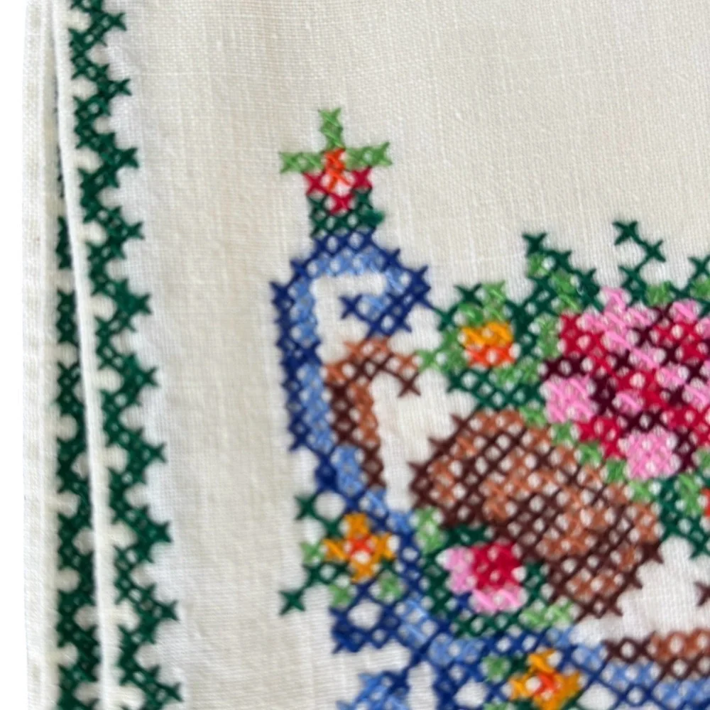 VTG Cross-Stiched Square Floral Tablecloth W/6 Napkins 49”WX49”L Kitchen Ivory
